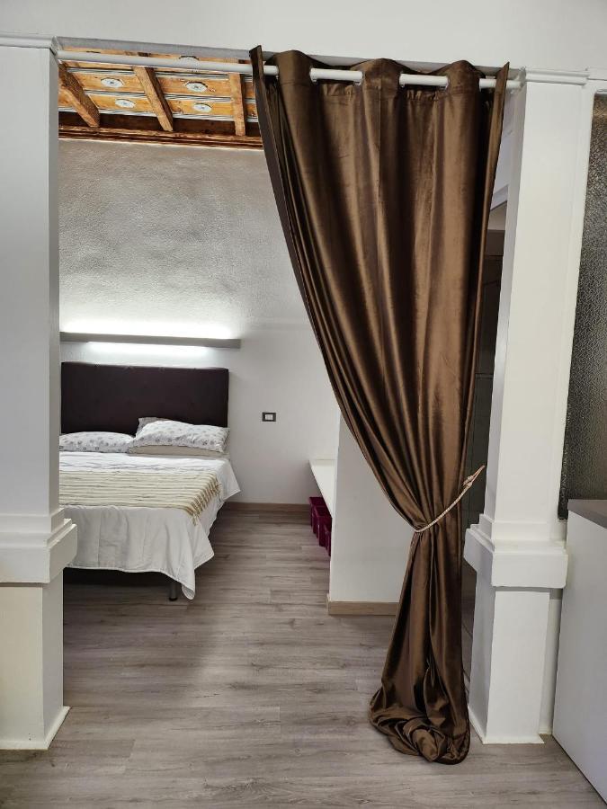 Mansarde & Suite Maison 1706 Lago Orta Borgomanero Bagian luar foto