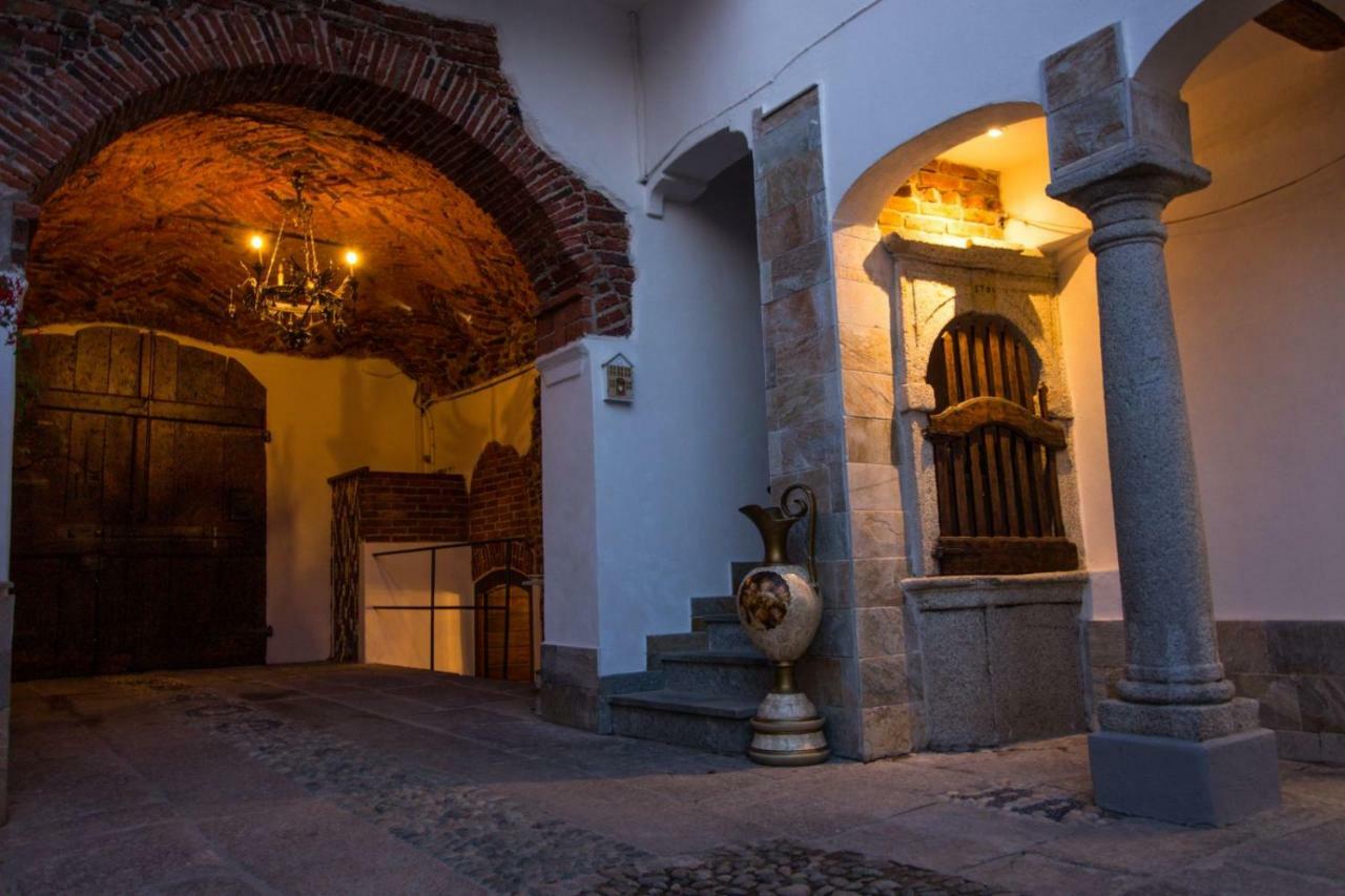 Mansarde & Suite Maison 1706 Lago Orta Borgomanero Bagian luar foto
