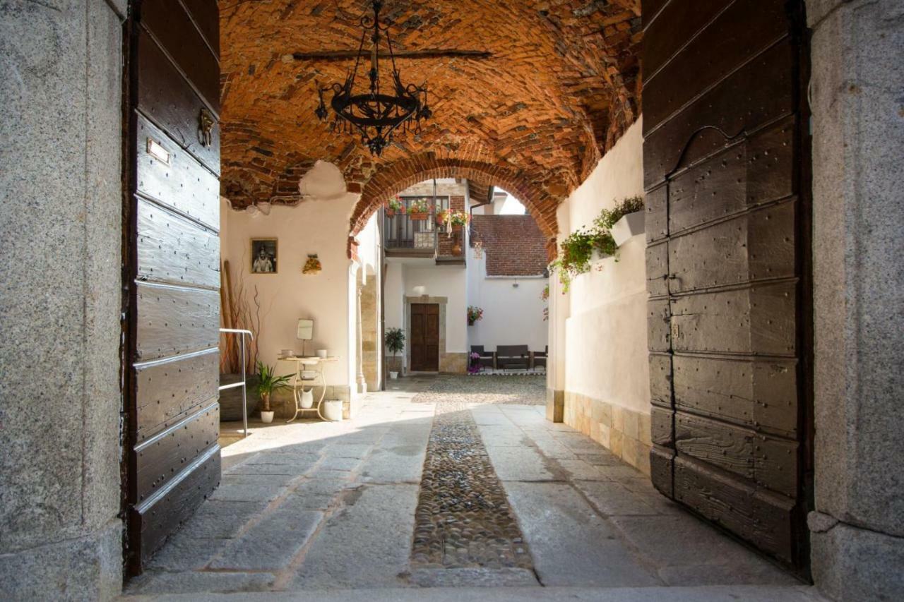Mansarde & Suite Maison 1706 Lago Orta Borgomanero Bagian luar foto
