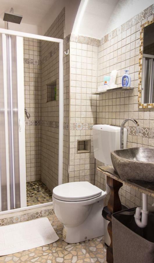 Mansarde & Suite Maison 1706 Lago Orta Borgomanero Bagian luar foto
