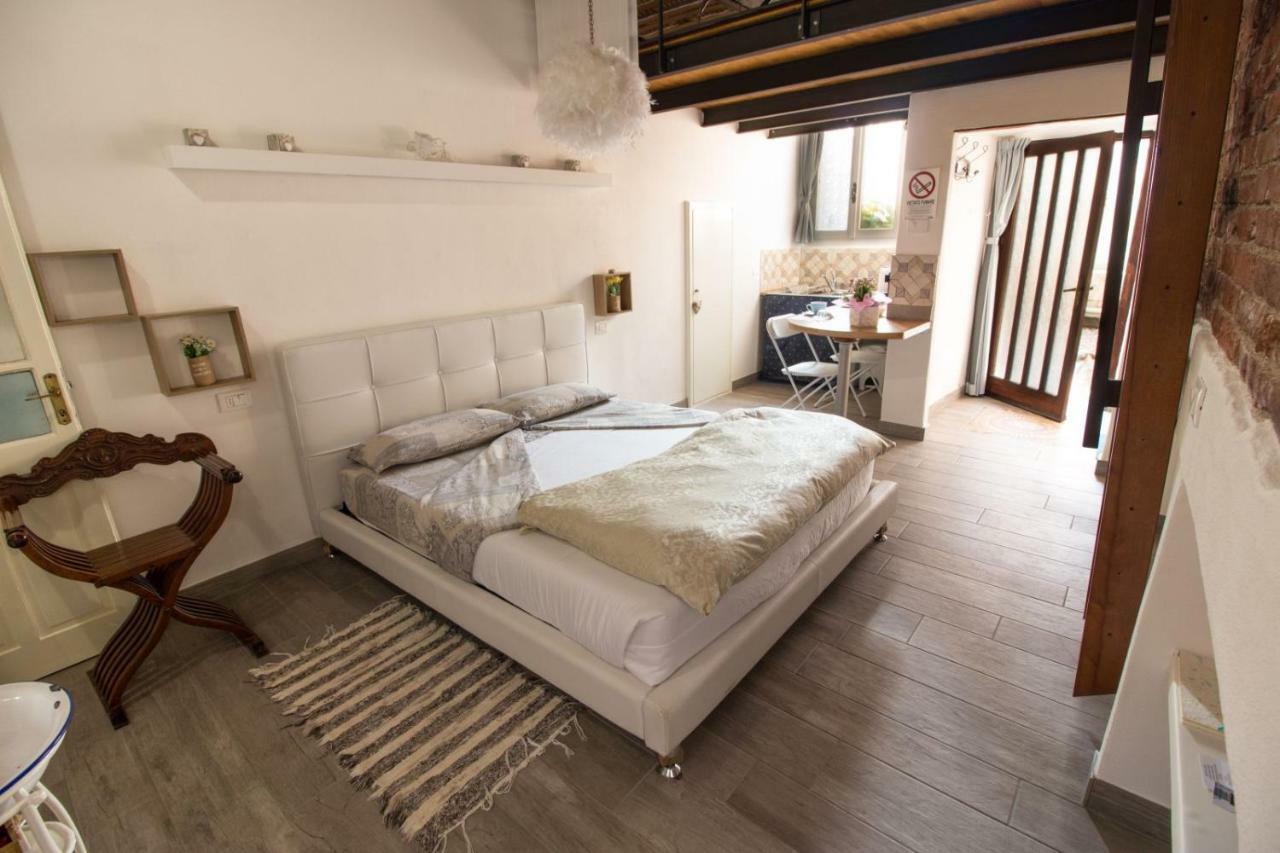 Mansarde & Suite Maison 1706 Lago Orta Borgomanero Bagian luar foto
