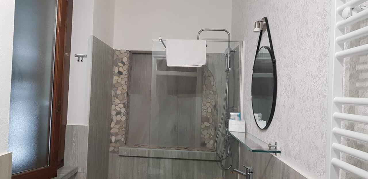 Mansarde & Suite Maison 1706 Lago Orta Borgomanero Bagian luar foto