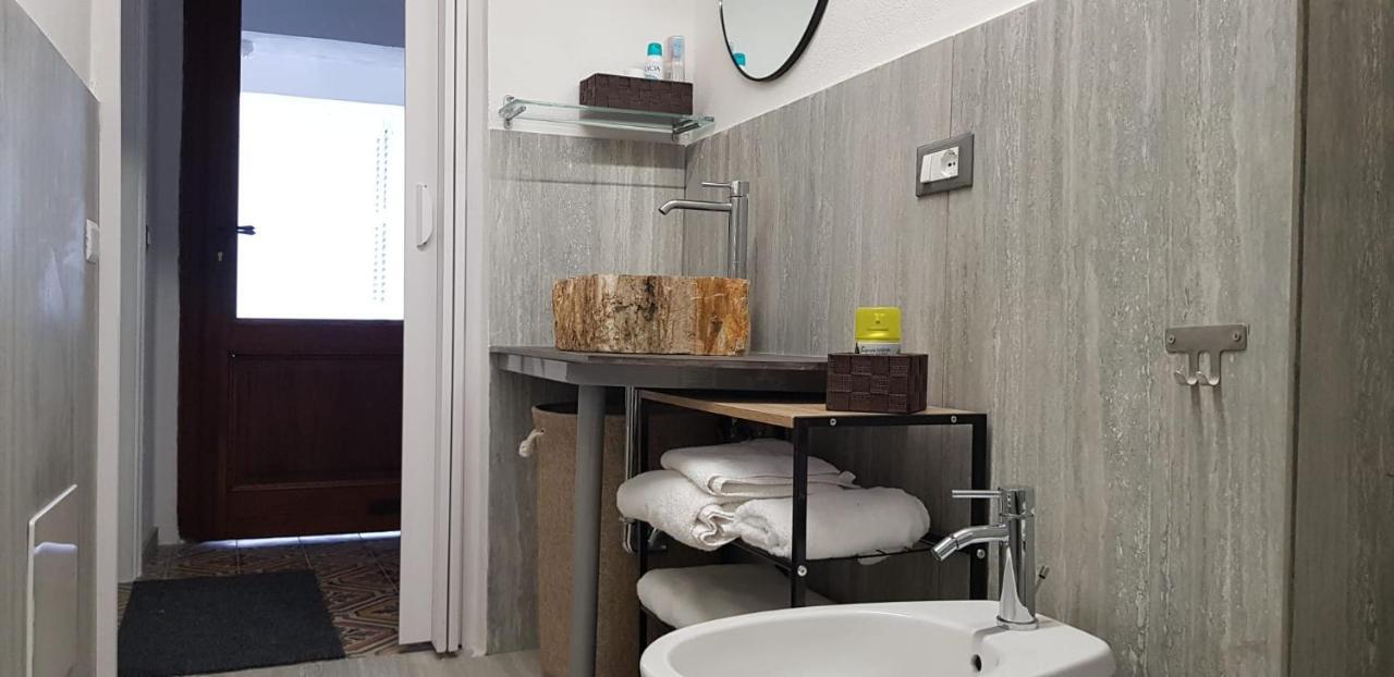 Mansarde & Suite Maison 1706 Lago Orta Borgomanero Bagian luar foto
